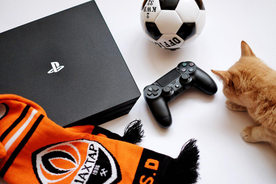 Игровая приставка Sony Playstation 4 Pro 1TB+FIFA 20
